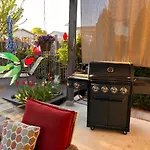 Private Oasis In The City With Garden And Hottub